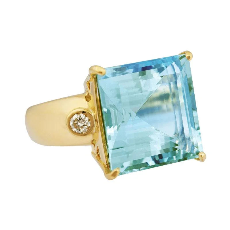 Ring-Aquamarine and Diamond  (2108B)