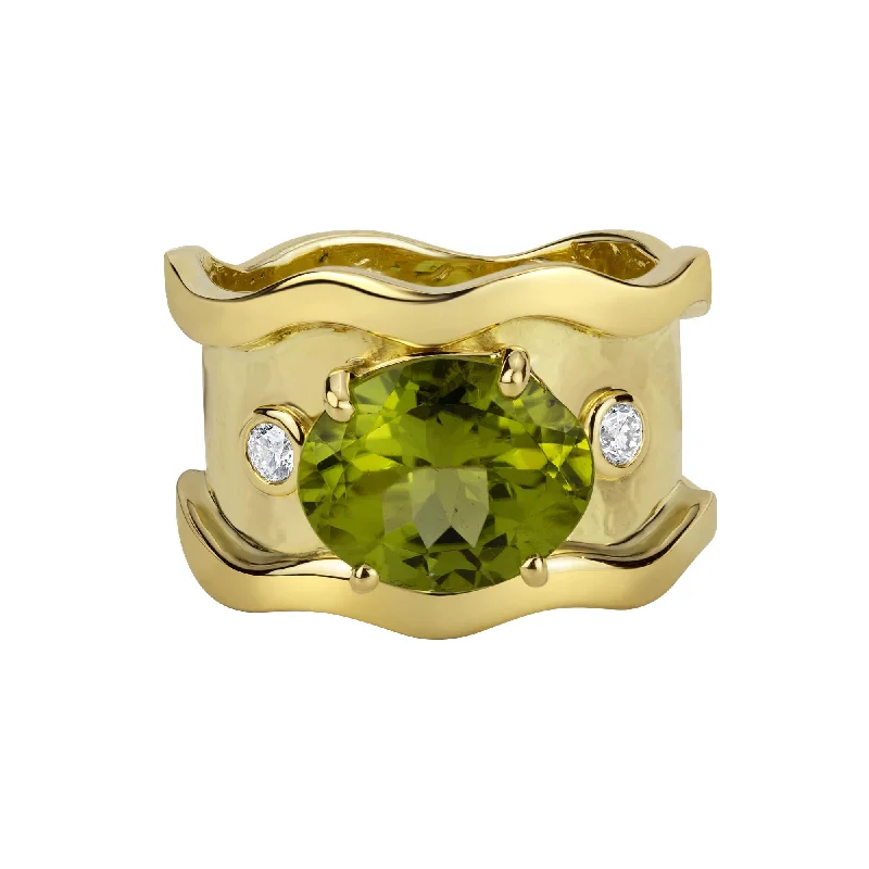 ladies-birthstone-gold-rings-Ring - Peridot And Diamond