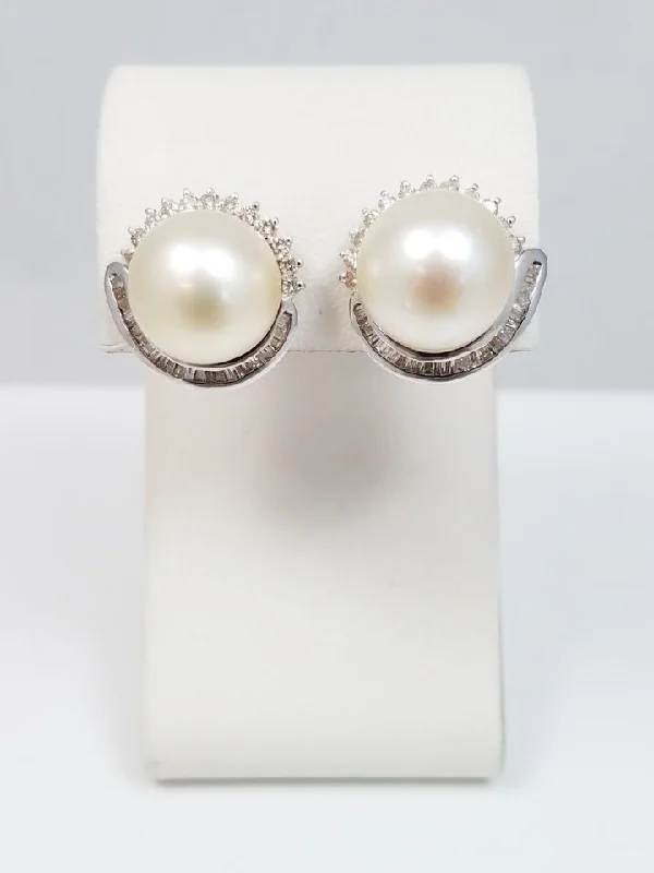 ladies-gemstone-clip-on-earrings-Lovely 18k Yellow Gold South Sea Cultured Pearl Natural Diamond Earrings