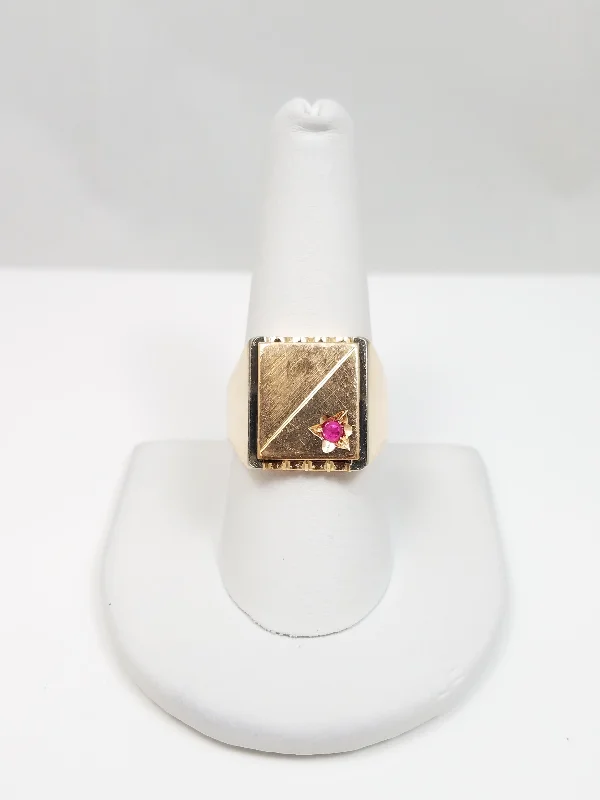 ladies-minimalist-diamond-rings-Dazzling Vintage 18k Yellow Gold Natural Ruby Signet Ring Italy