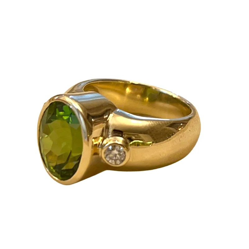 ladies-marquise-cut-emerald-rings-Ring - Peridot & Diamond (1697O)